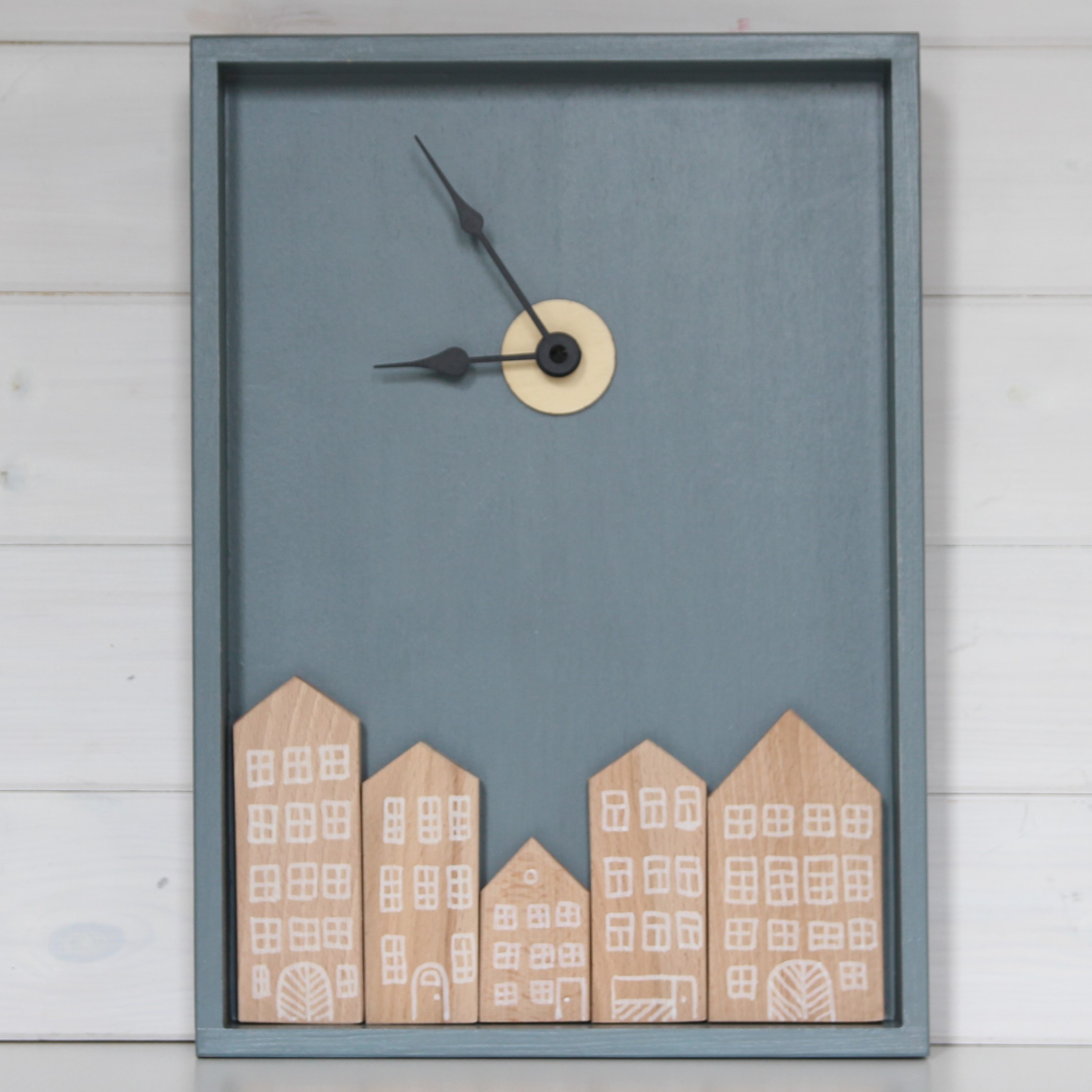 Hodiny - Ulice na šedém podkladu