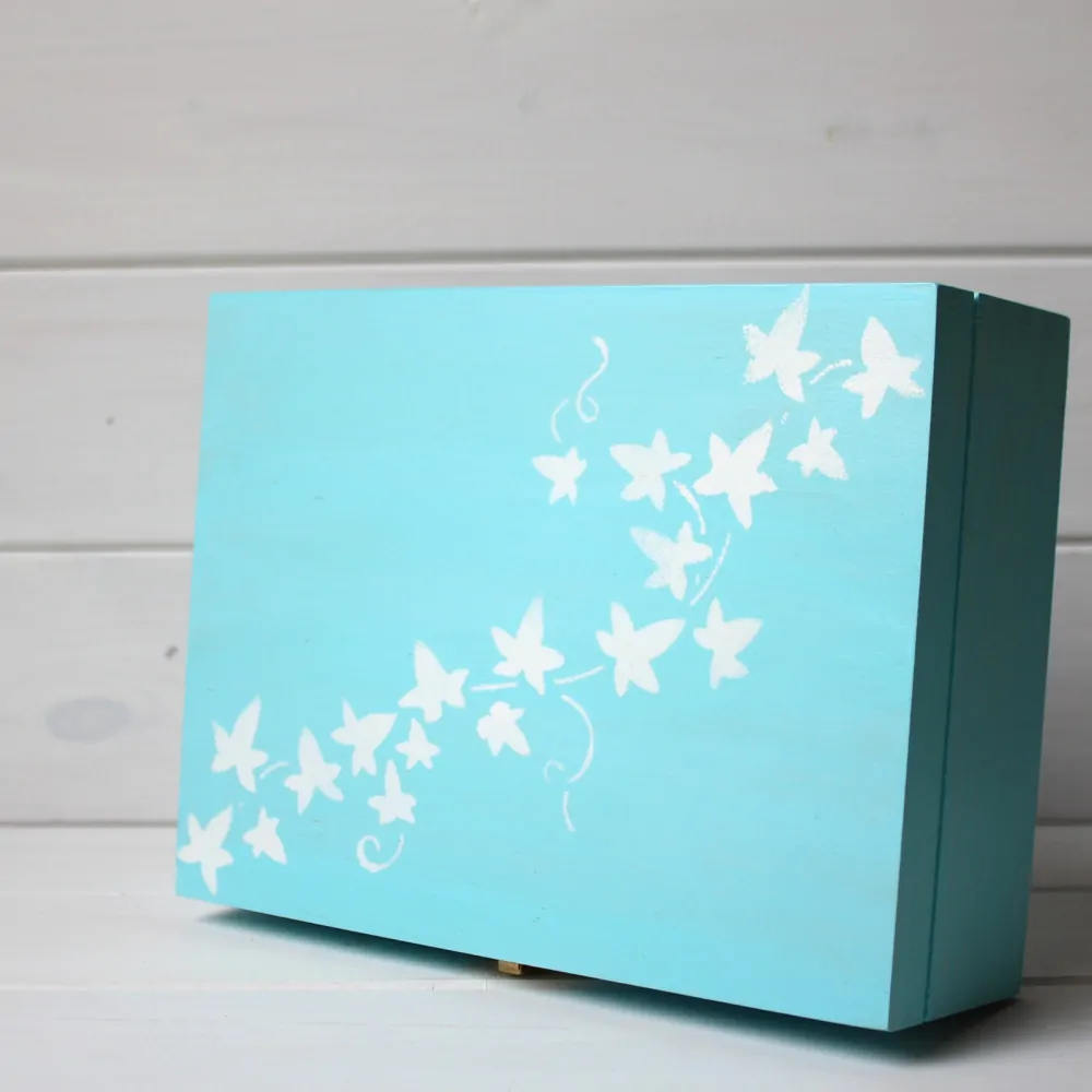 Krabička světle tyrkysová, s břečťanem