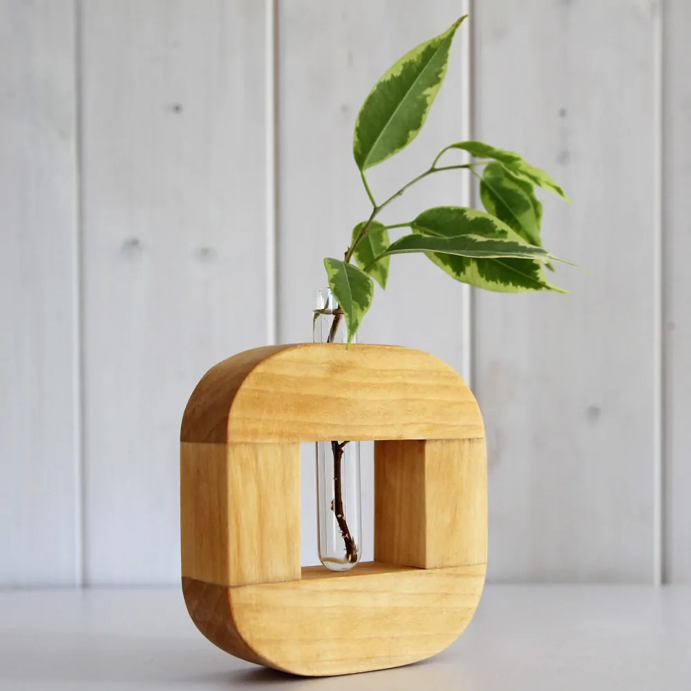 Minimalistická váza - Kostka