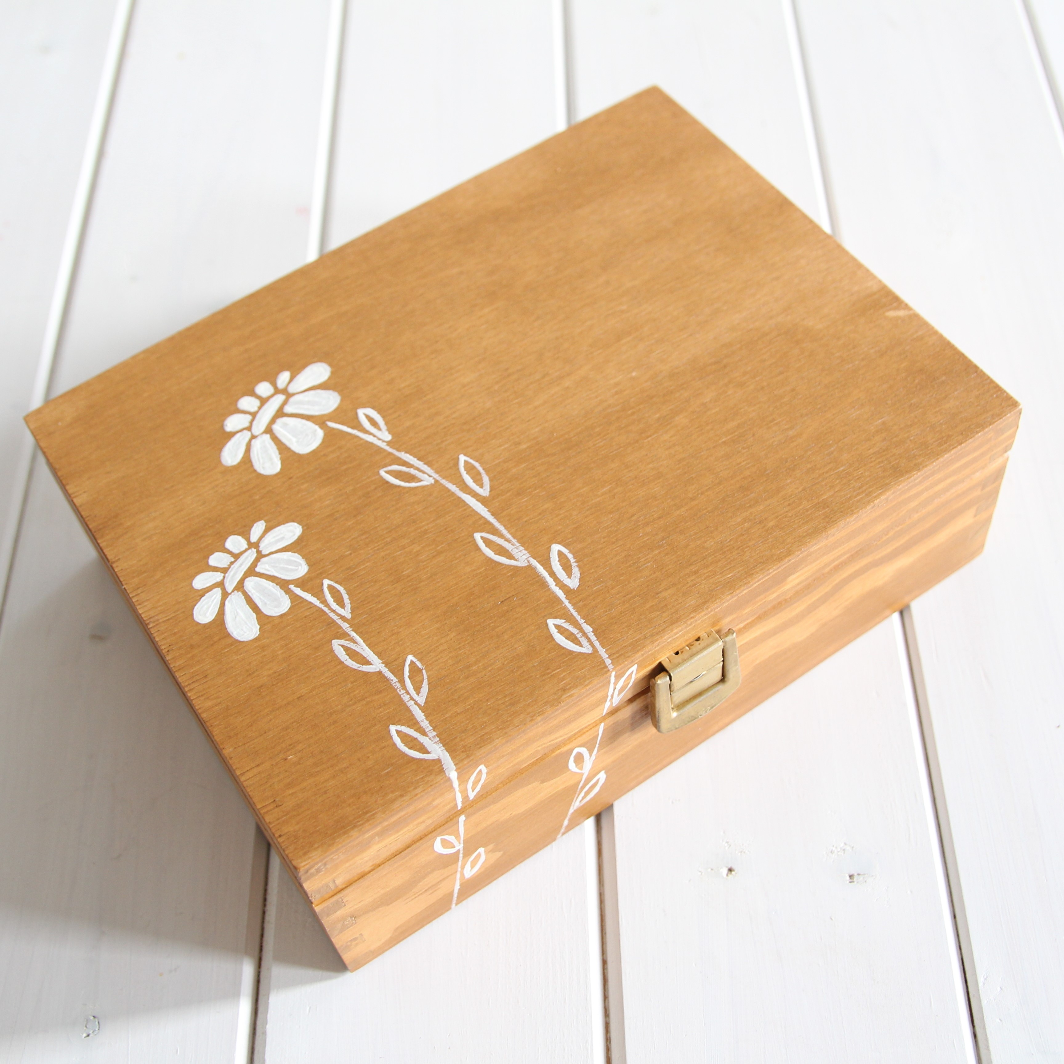 Krabička Hnědá, s kytkama