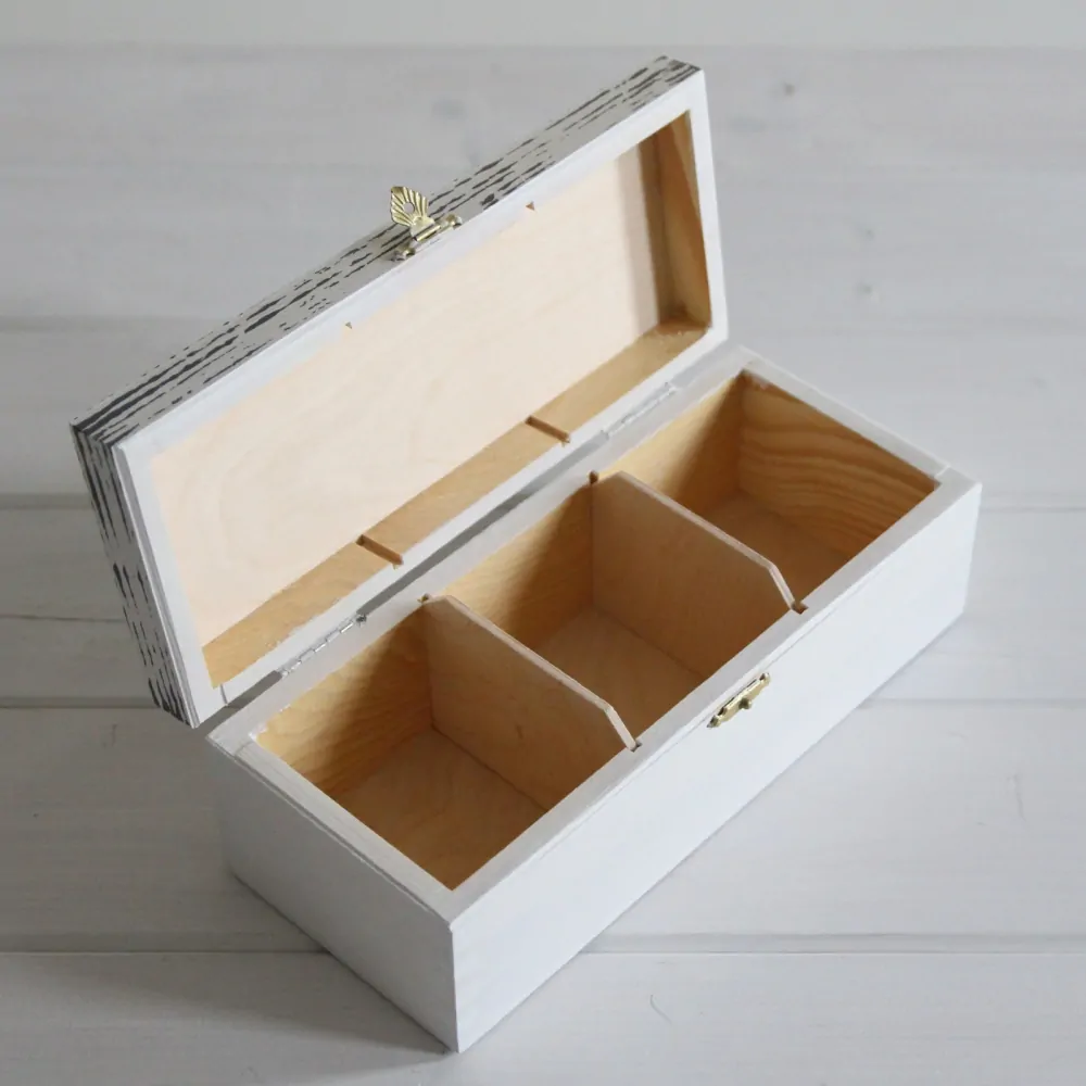 Krabička bílá, proužkovaná