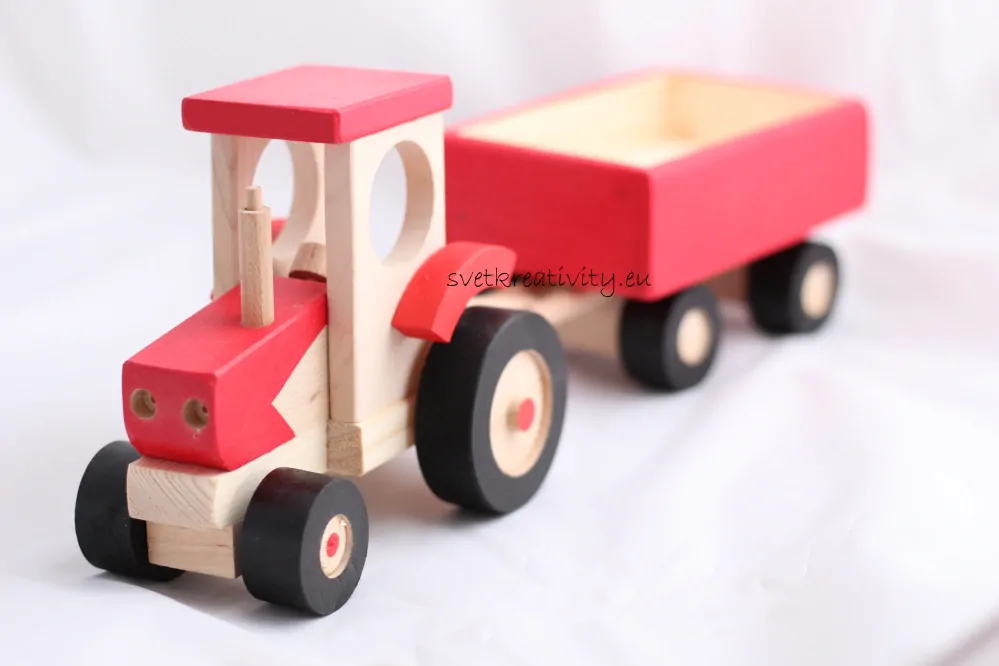 Dřevěný traktor - Červený