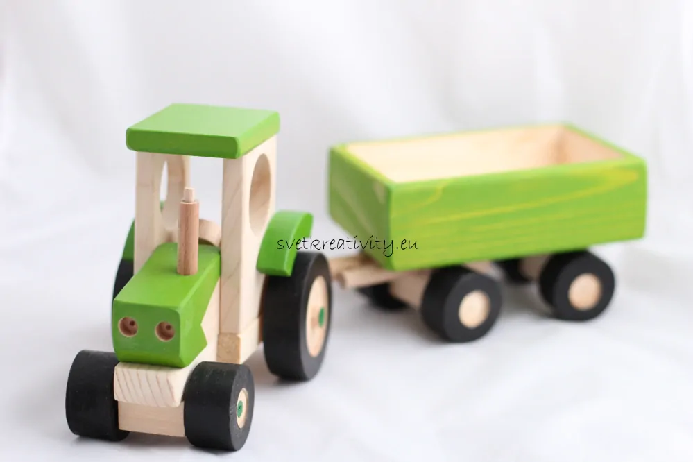 Dřevěný traktor - Zelený
