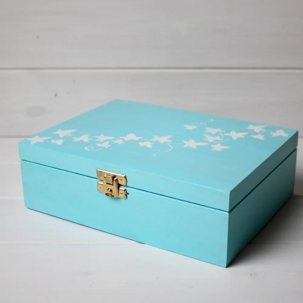 Krabička světle tyrkysová, s břečťanem