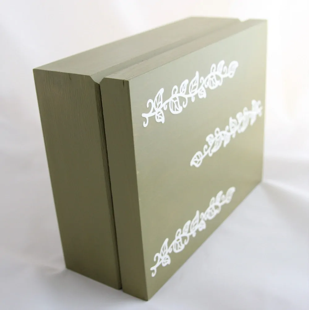 Krabička khaki, s větvičkami