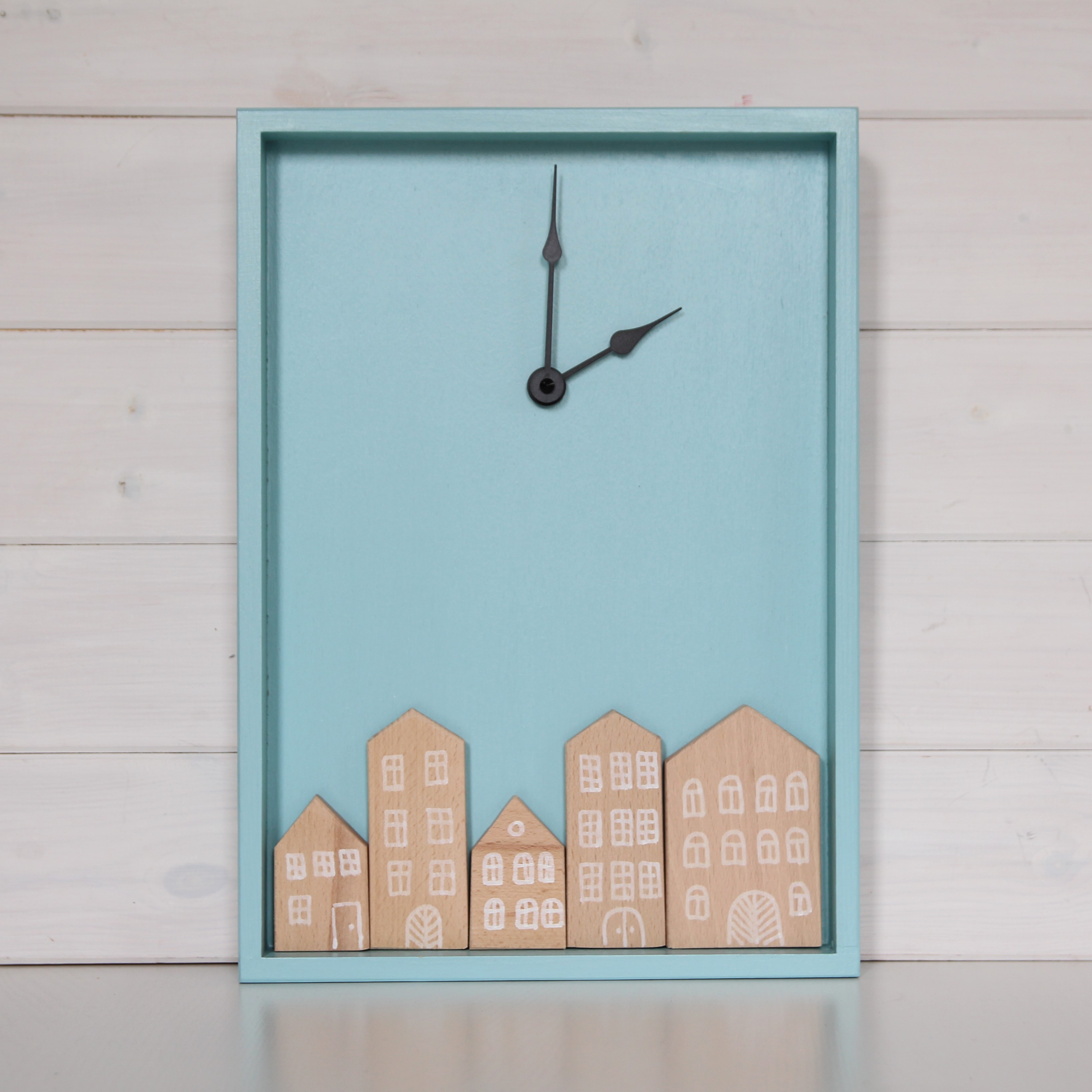 Hodiny - Ulice na světlemodrých hodinách 