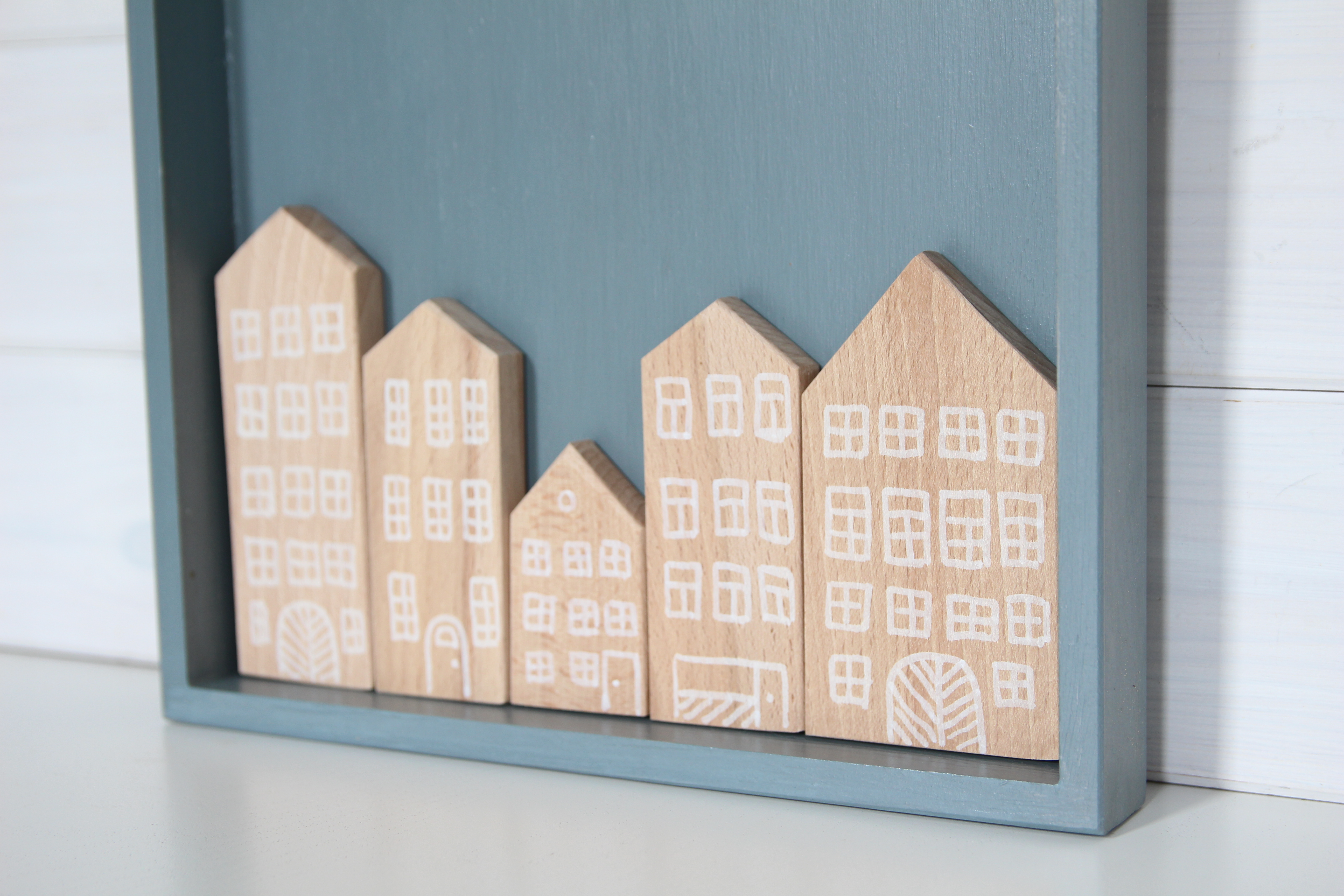 Hodiny - Ulice na šedém podkladu