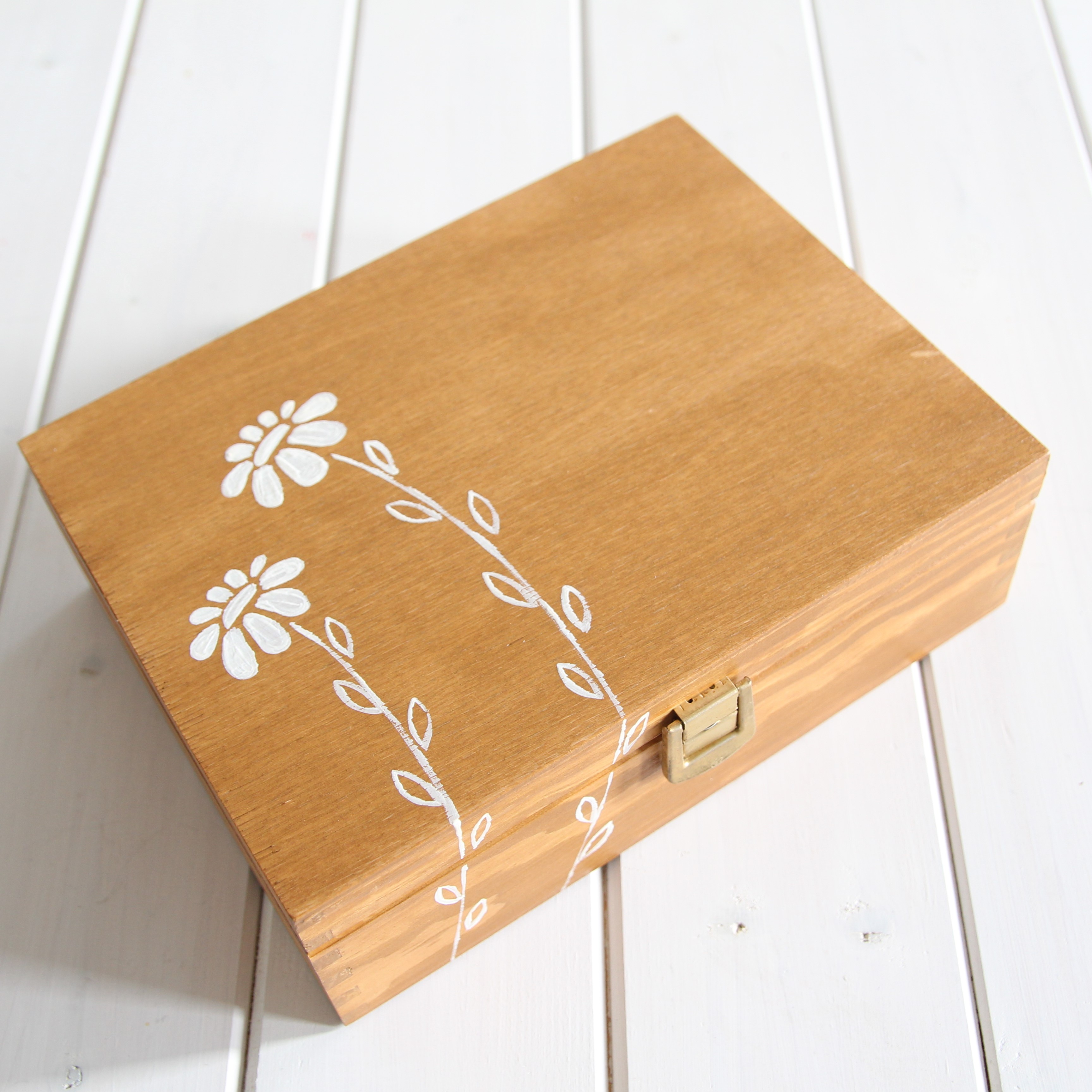 Krabička Hnědá, s kytkama