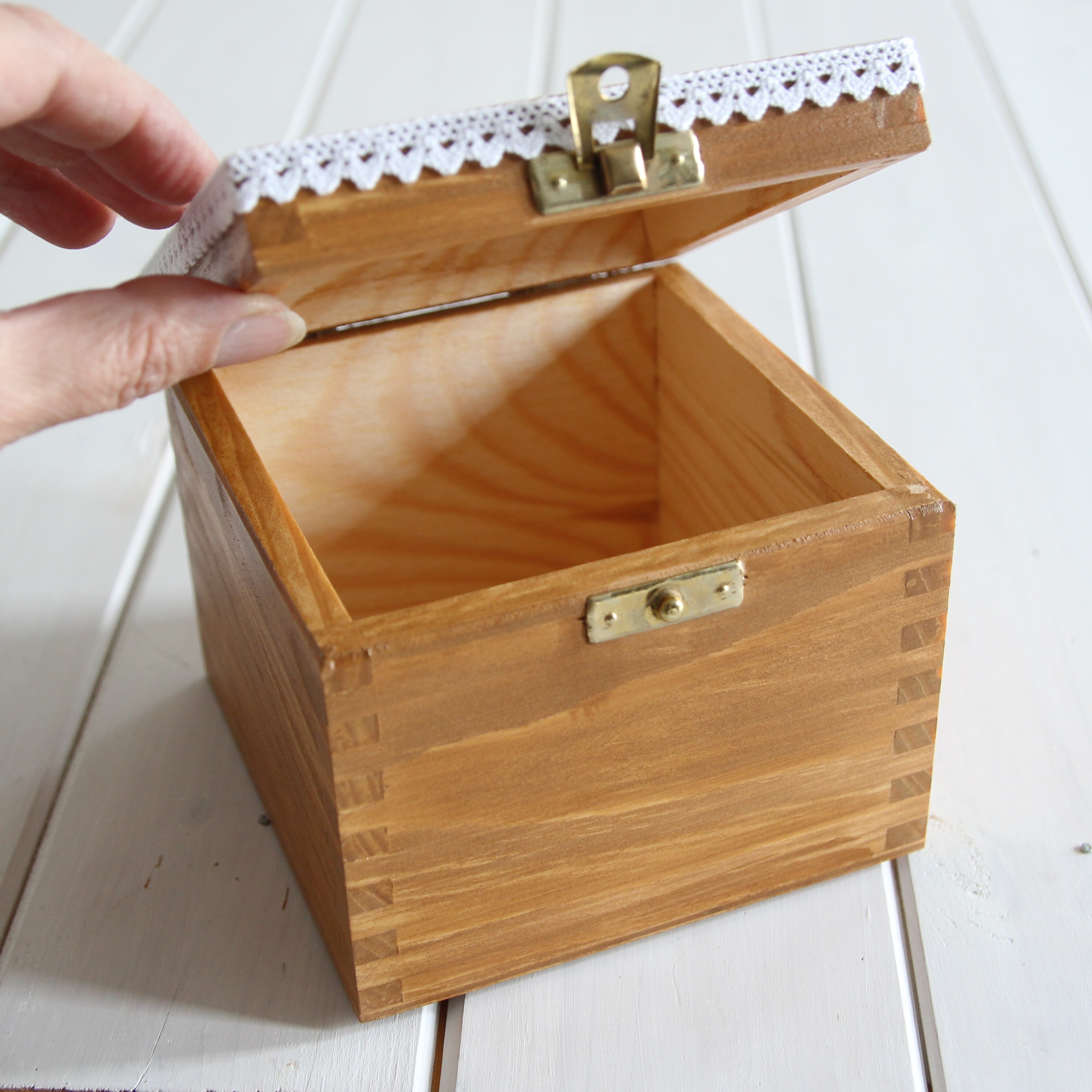 Krabička Hnědá, s krajkou