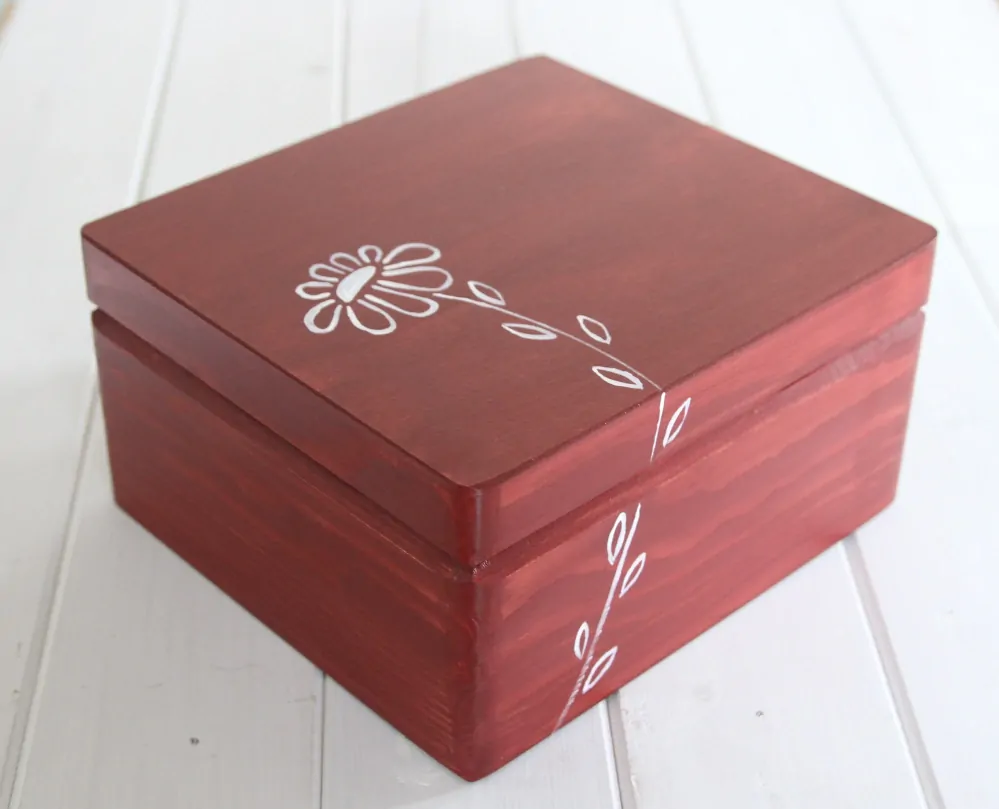 Krabička zaoblená, s kytkou