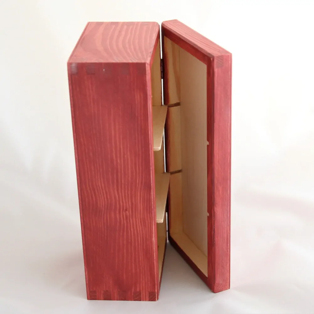 Krabička červenohnědá