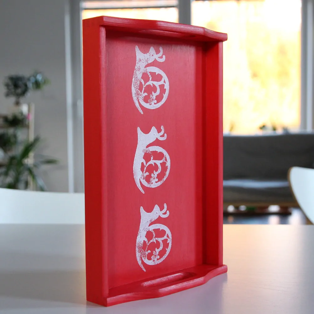 Podnos červený, se šneky