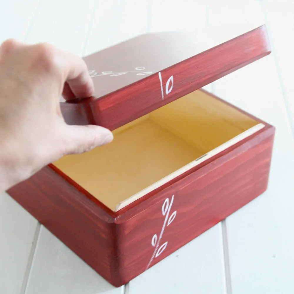 Krabička zaoblená, s kytkou