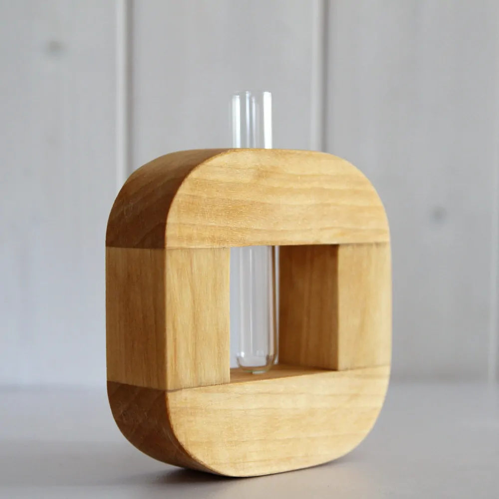 Minimalistická váza - Kostka